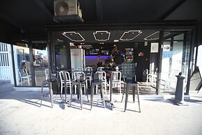 Peace & Love - Hostel