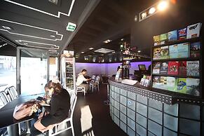 Peace & Love - Hostel