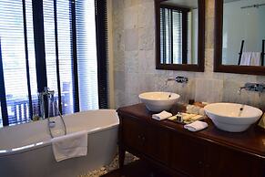 Dhevatara Beach Hotel