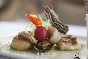 Dhevatara Beach Hotel