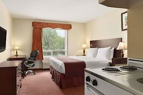 Days Inn by Wyndham Chetwynd