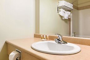 Days Inn by Wyndham Chetwynd