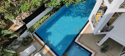 Living Room by Seasons Hotels