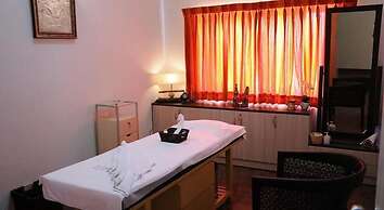 Confident Amoon - The Glamour Spa and Resort