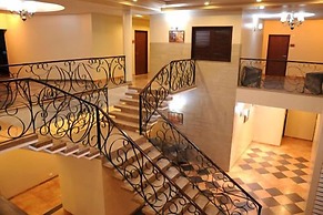 Confident Amoon - The Glamour Spa and Resort