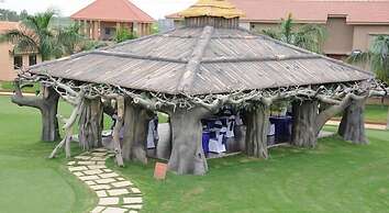 Confident Amoon - The Glamour Spa and Resort