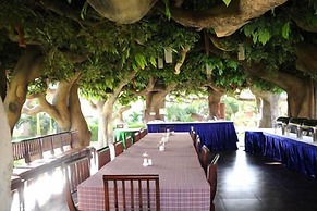 Confident Amoon - The Glamour Spa and Resort