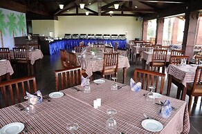 Confident Amoon - The Glamour Spa and Resort