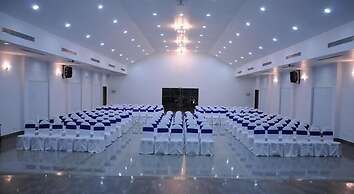 Confident Amoon - The Glamour Spa and Resort