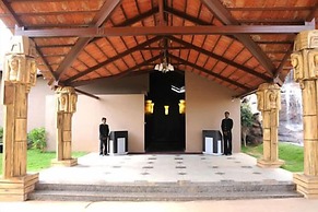 Confident Amoon - The Glamour Spa and Resort