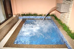 Confident Amoon - The Glamour Spa and Resort