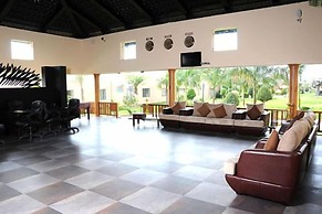 Confident Amoon - The Glamour Spa and Resort