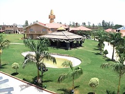 Confident Amoon - The Glamour Spa and Resort