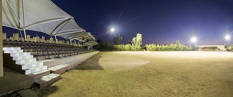 Confident Amoon - The Glamour Spa and Resort