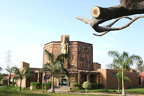 Confident Amoon - The Glamour Spa and Resort