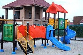 Confident Amoon - The Glamour Spa and Resort