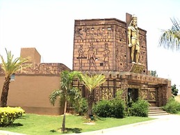 Confident Amoon - The Glamour Spa and Resort