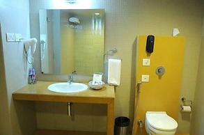 Confident Amoon - The Glamour Spa and Resort