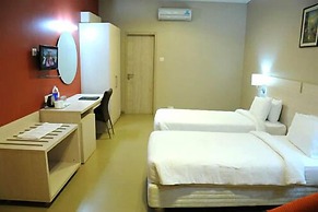 Confident Amoon - The Glamour Spa and Resort