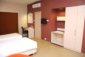 Confident Amoon - The Glamour Spa and Resort