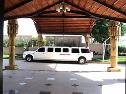 Confident Amoon - The Glamour Spa and Resort