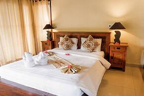 Amed Cafe & Hotel Kebun Wayan