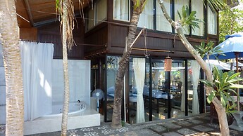 Amed Cafe & Hotel Kebun Wayan