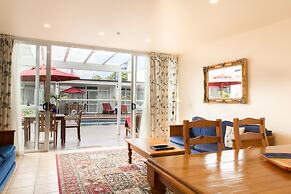 The Commodores Lodge