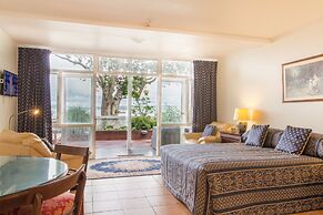 The Commodores Lodge