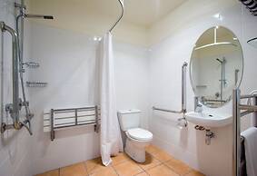 The Commodores Lodge