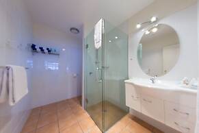 The Commodores Lodge