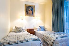 The Commodores Lodge