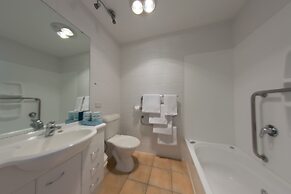 The Commodores Lodge