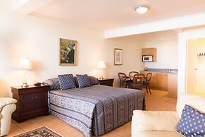 The Commodores Lodge