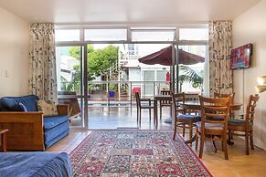 The Commodores Lodge