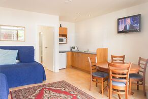 The Commodores Lodge