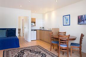 The Commodores Lodge