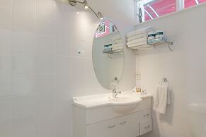 The Commodores Lodge