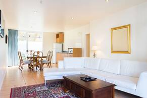 The Commodores Lodge