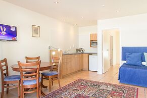 The Commodores Lodge