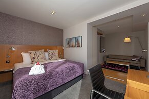 Apex Temple Court Hotel