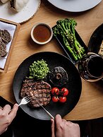 Apex Temple Court Hotel