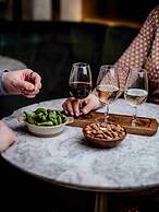 Apex Temple Court Hotel