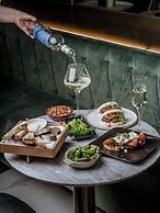 Apex Temple Court Hotel