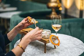 Apex Temple Court Hotel