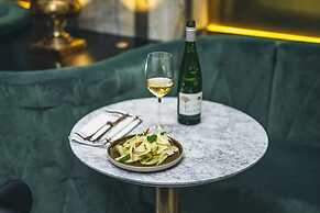 Apex Temple Court Hotel