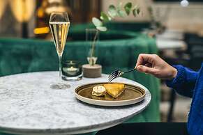 Apex Temple Court Hotel