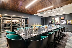 Apex Temple Court Hotel