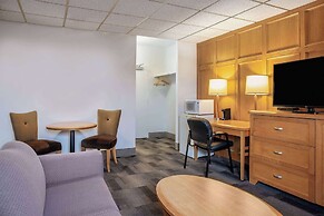 Days Inn & Conference Centre by Wyndham Camrose Norsemen