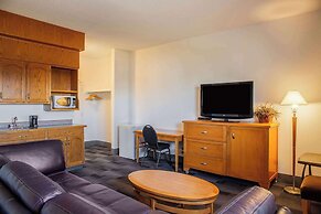 Days Inn & Conference Centre by Wyndham Camrose Norsemen